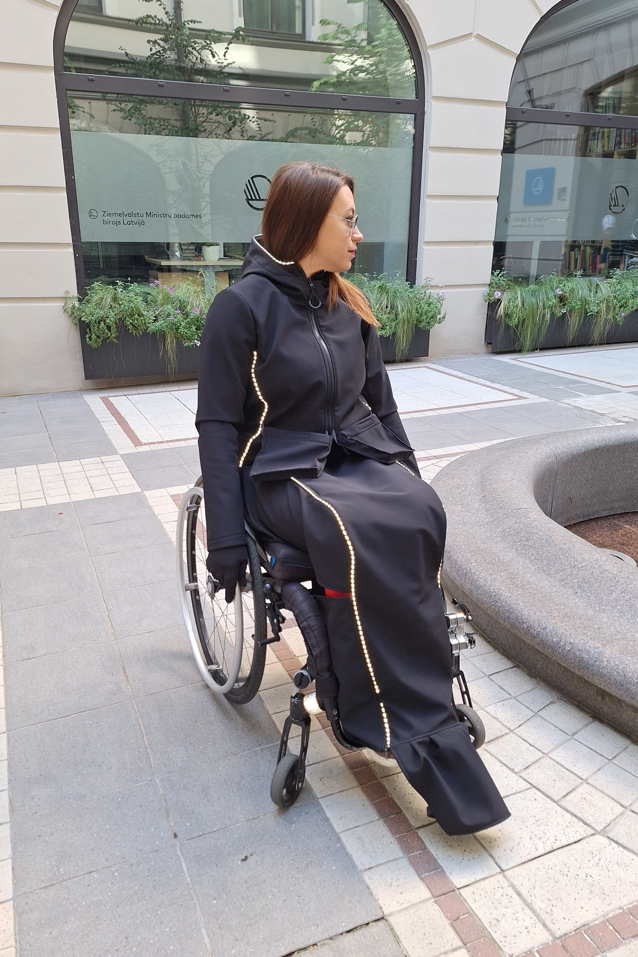 Wheelchair blanket with reflective elements and magnetic closure